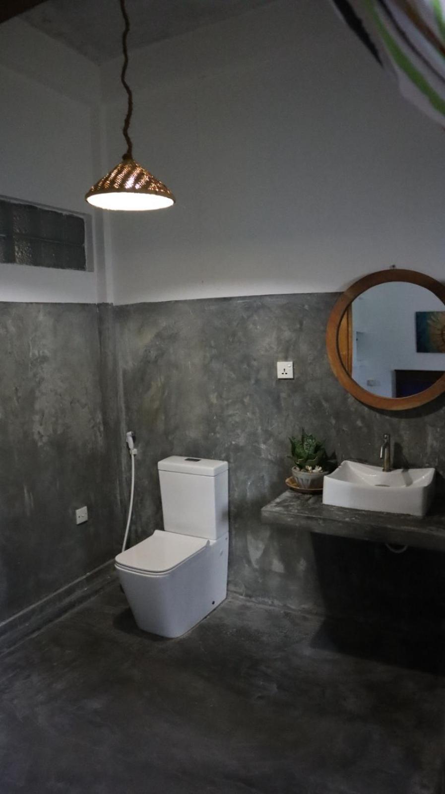 Julianu Hotel Тангале Екстериор снимка