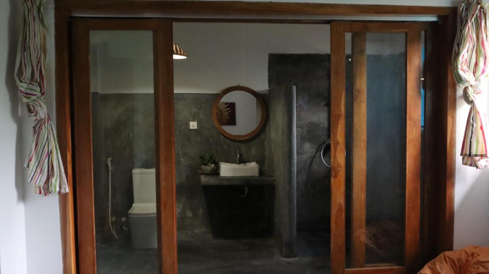 Julianu Hotel Тангале Екстериор снимка