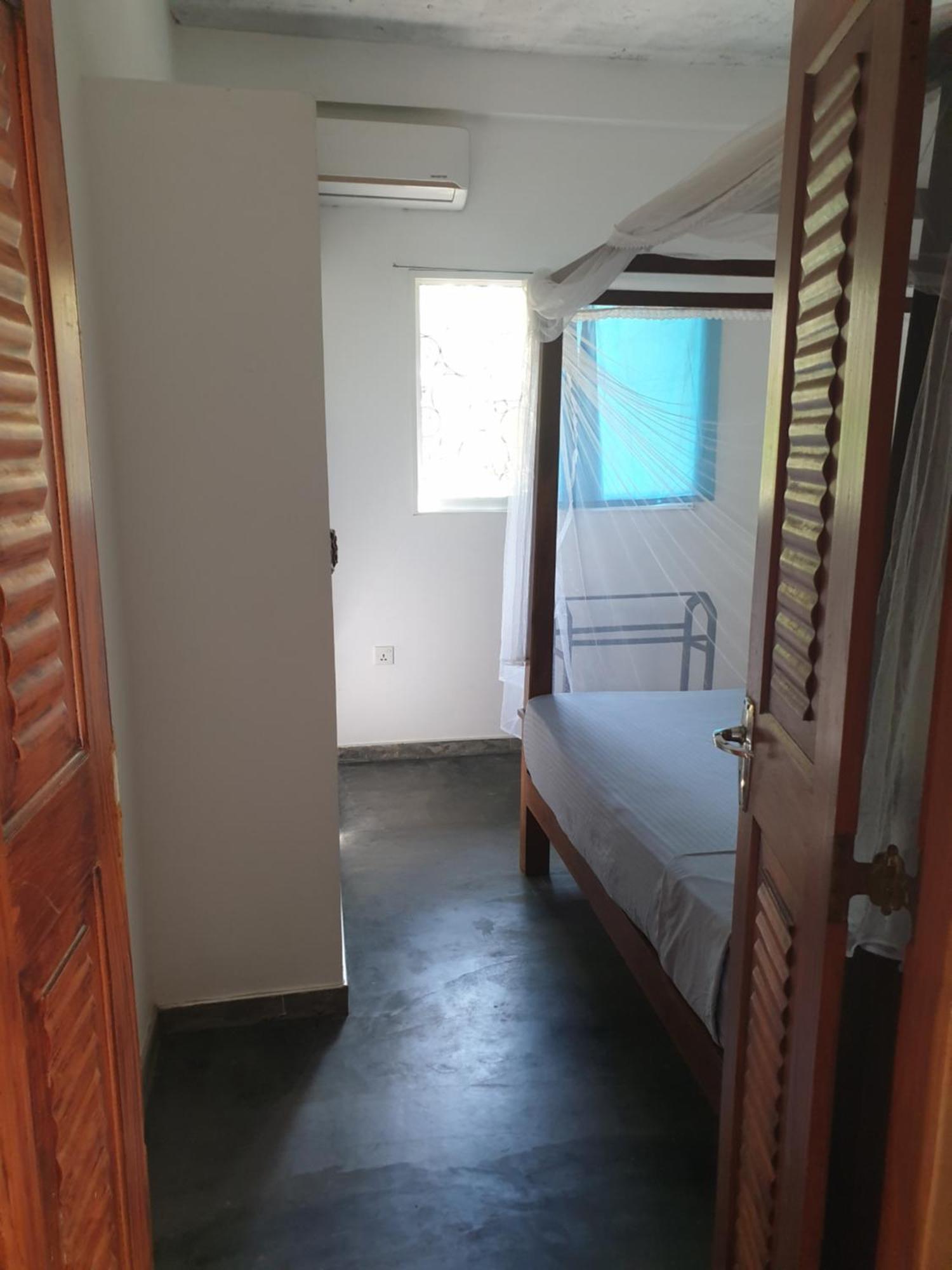 Julianu Hotel Тангале Екстериор снимка